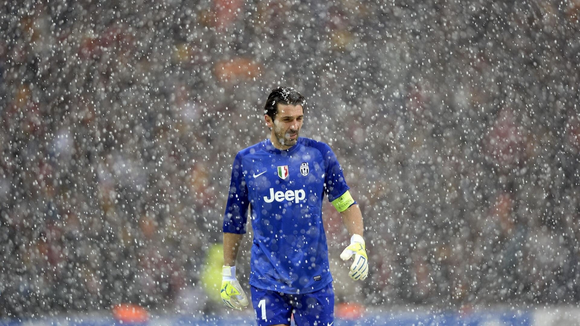 “法甲焦点比赛：明星表现抢眼，场面火爆”，法甲足球比赛视频